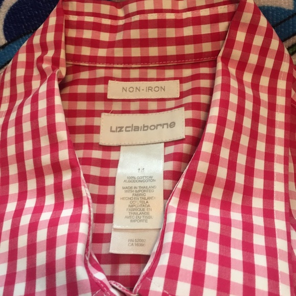 Liz Claiborne sleeveless button up shirt. - Picture 3 of 4